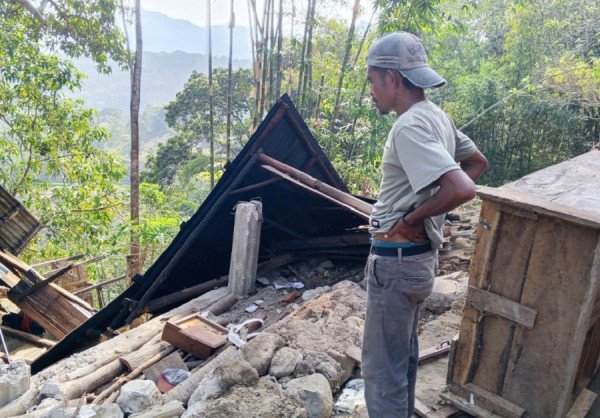 Një tërmet i fuqishëm godet Indonezisë, të paktën pesë persona të vdekur