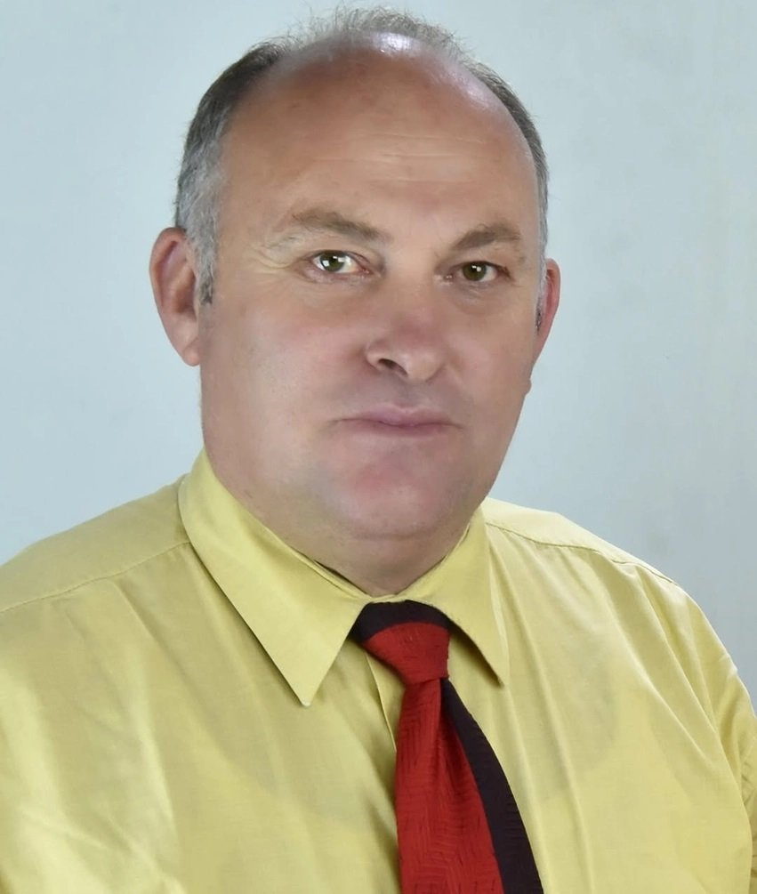 ne-kerkim-te-nje-heroi