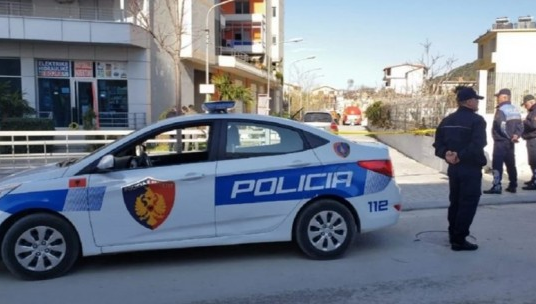 Dibër: Parandalohet përshkallëzimi i një konflikti në familje, një person në pranga, një në arrati