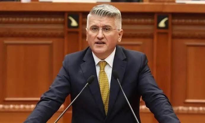Gjekmarkaj: Zjarret po djegin Shqipërinë dhe propagandën e qeverisë. Një shtet që nuk kontrollon territorin e vet