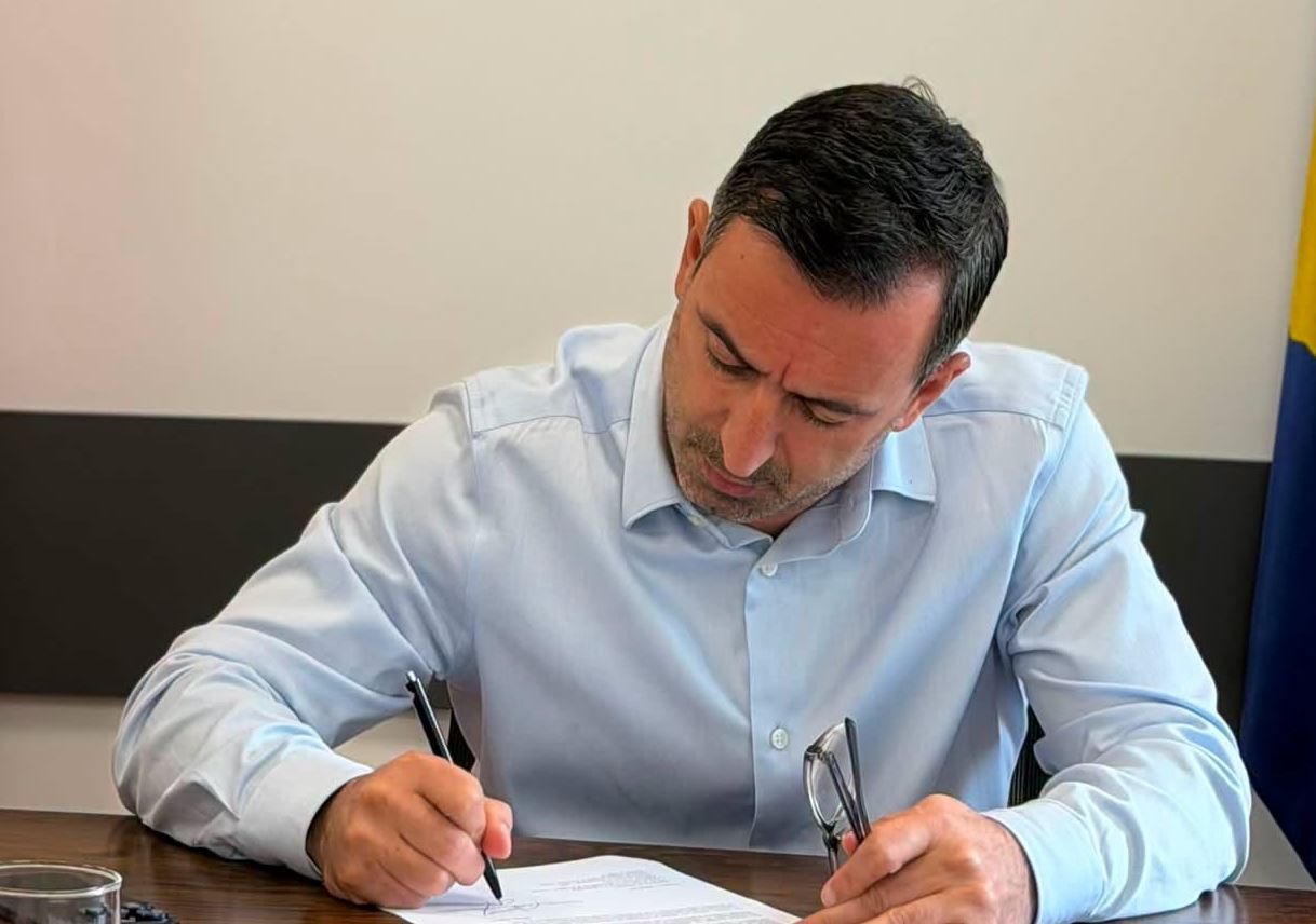 Basha nënshkruan marrëveshjet me AAC dhe EASA