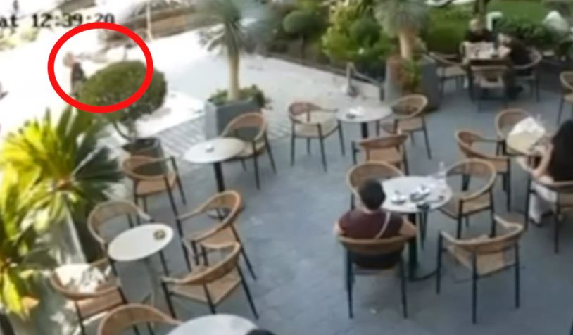 Elbasan/ Tentoi të vriste një person në një lokal, shpallet në kërkim