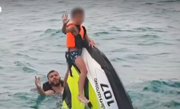 Qëndruan gjatë natës mbi mjetin e përmbysur, shpëtohen pas 16 orësh burri francez me 2 djemtë e mitur në Tajlandë