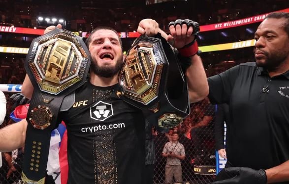 Dern mbron titullin e peshës “strawweight”