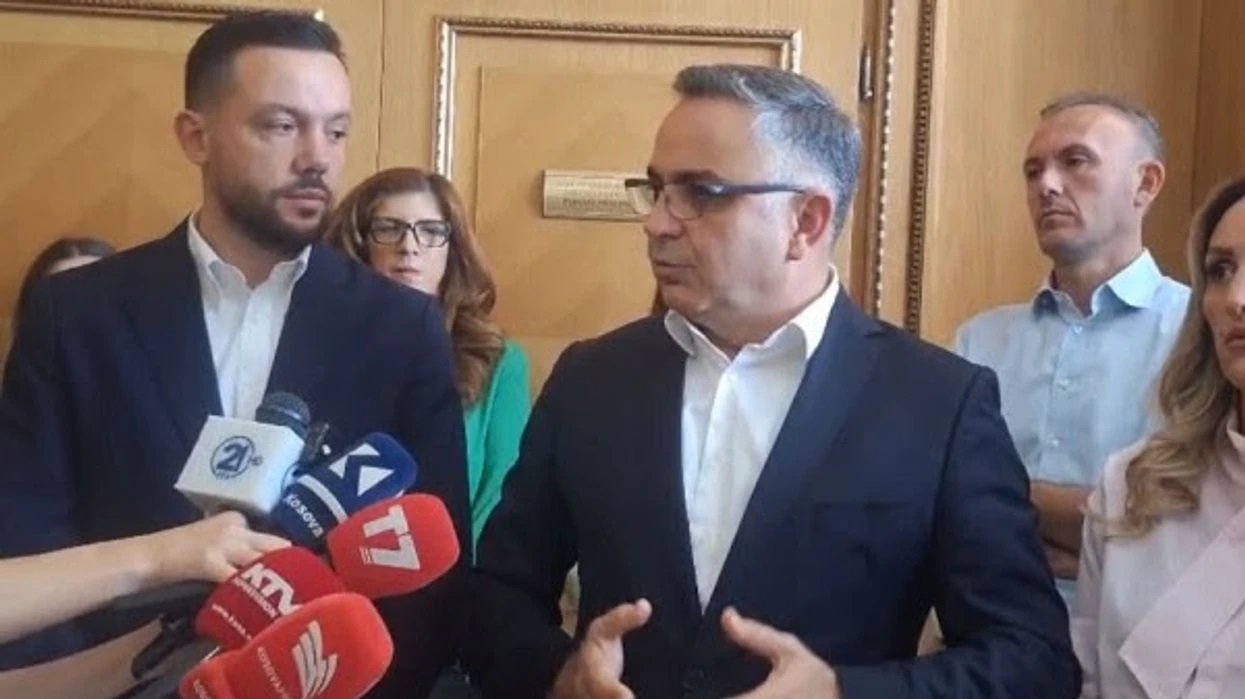 ​Besnik Tahiri - Kurtit: Presidentin nuk do ta merr, s’do të ketë parti-shtet