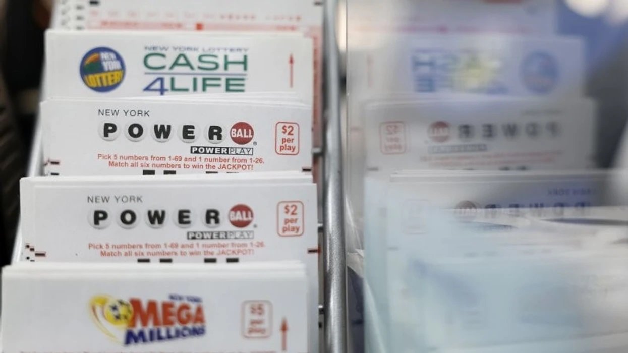 75-vjeçari fiton 358 mijë dollarë në lotari gjatë vizitës në Michigan, tani do të zhvendoset atje