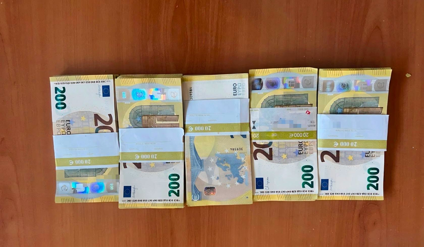 Policia parandalon hyrjen në Kosovë të mbi 100 mijë eurove të padeklaruara
