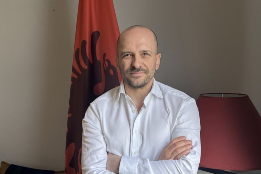 Ambasadori shqiptar në Britani ngre alarmin  Emigrantët po përdoren politikisht