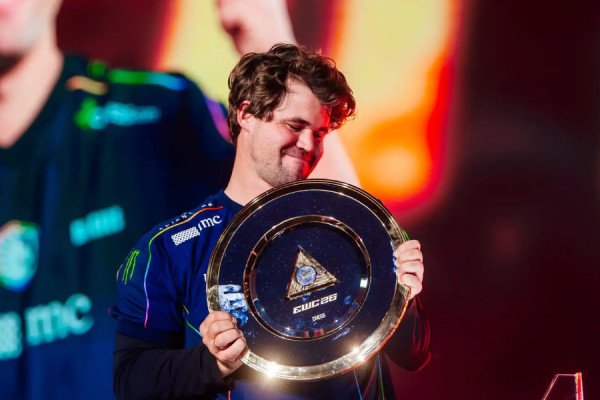 Magnus Carlsen shpallet kampion i shahut në 