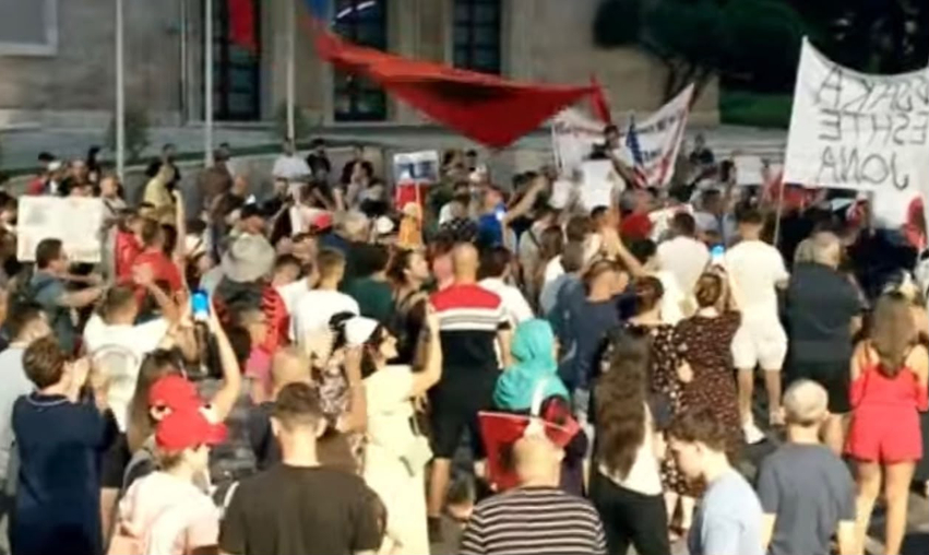 Dita e 78-të e protestës, qytetarët mblidhen para Kryeministrisë