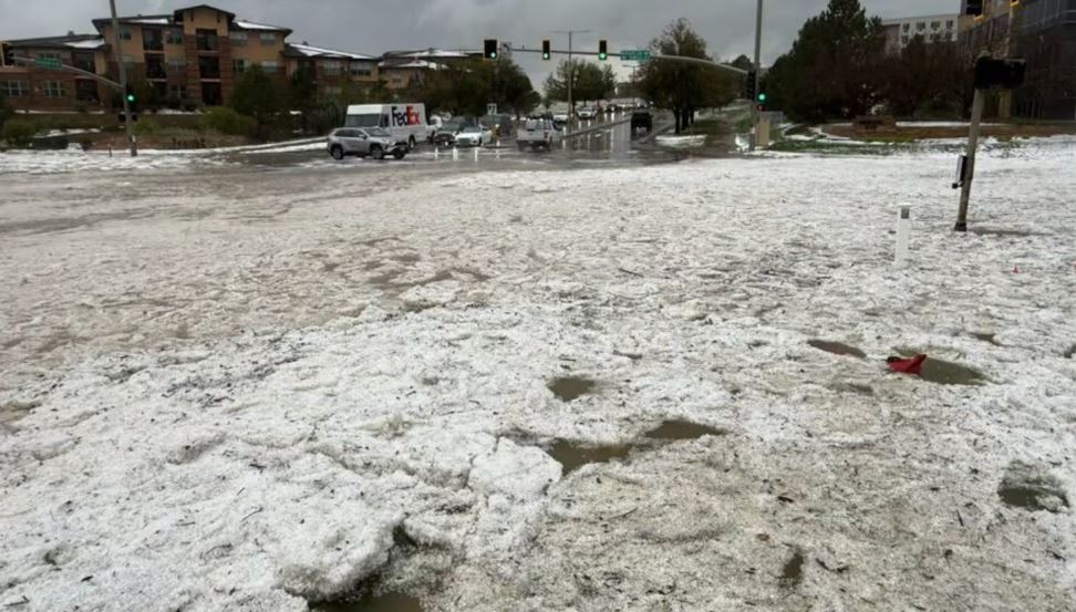 Stuhi e fuqishme në SHBA, breshëri arrin deri në 90 centimetra