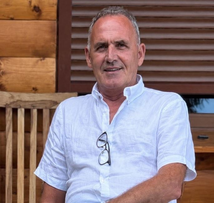 Nga mërgimi te politika e sotme, Avdimetaj me mesazh të fortë: Mos e ngatërroni pushtetin me shtetin!