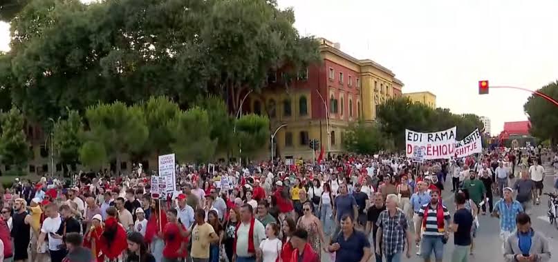 Denoncimi i protestuesit: Kryeministri kërkon ta shpërndajë protestën para Shtatorit! 