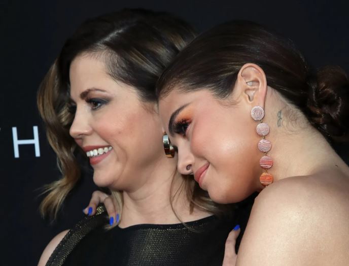 Avokati i Selena Gomez hedh poshtë akuzat për mashtrim ndaj këngëtares dhe nënës së saj
