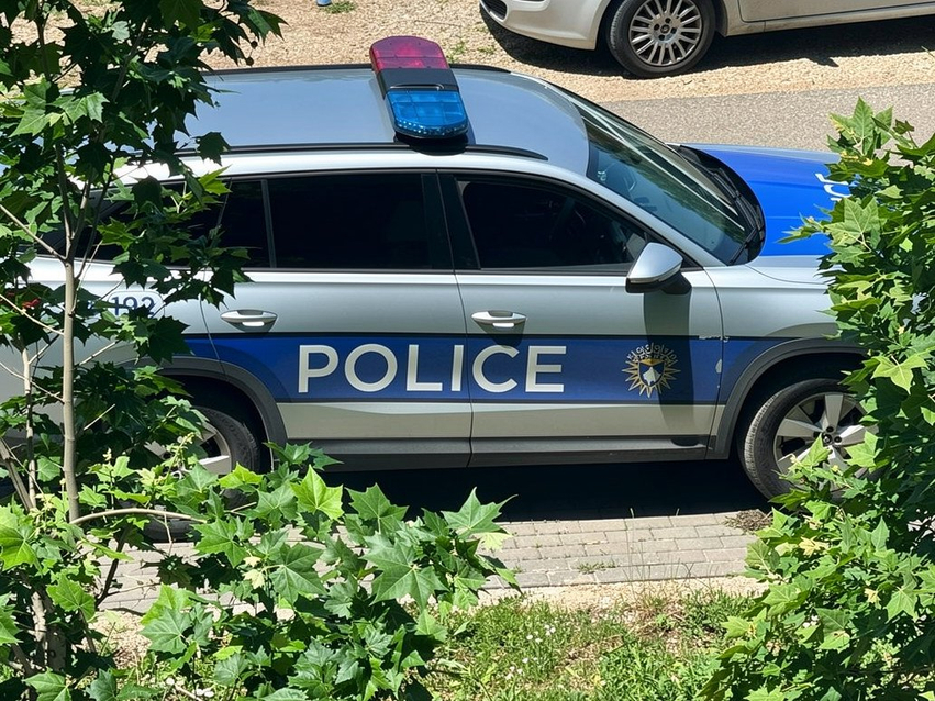 Të shtëna me armë në Prishtinë  plagoset një person   dy të dyshuar në arrati