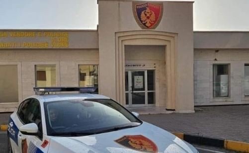 Konfliktohen dy shitës biletash anijesh turistike në Vlorë, njëri plagoset me thikë! Pranga autorit