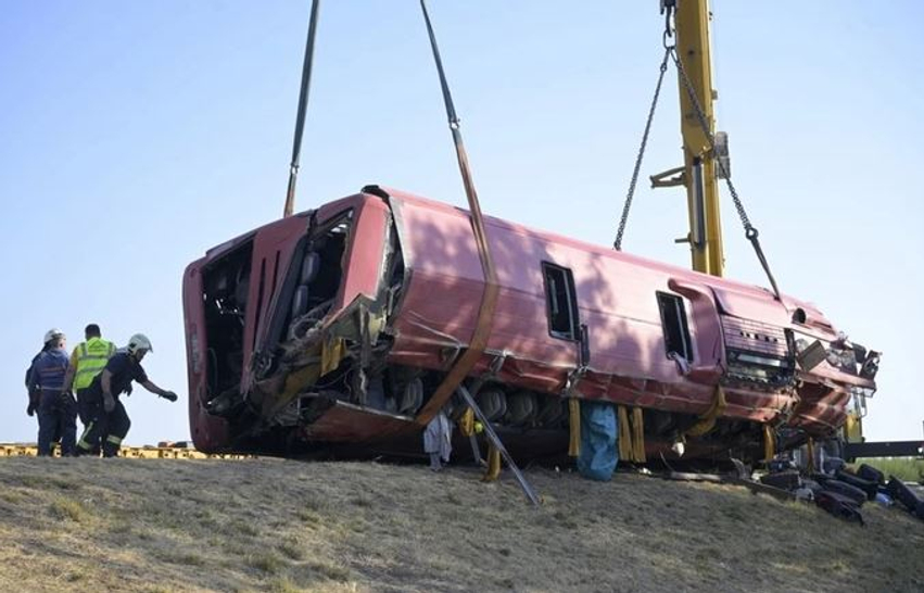 tragjedi-ne-hungari-rrokulliset-autobusi-polak-12-te-vdekur-reagon-peter-magyar