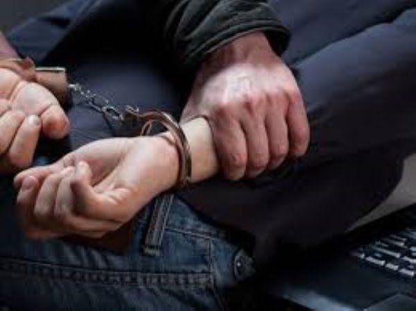 ​U arrestua i dyshuari për sulm me armë ndaj një personi në Pejë, i caktohet ndalimi 48 orë