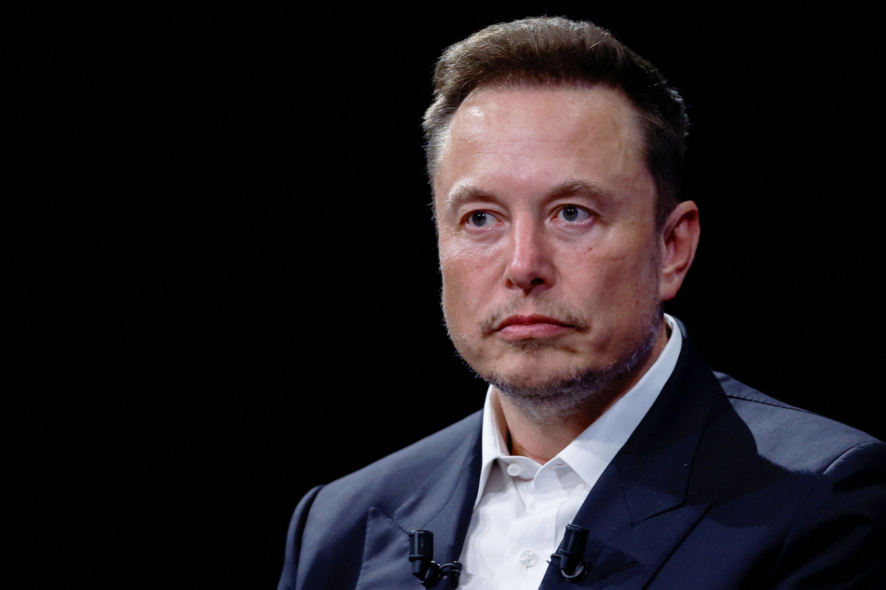 ​Nëntë libra që duhet të lexohen së paku një herë në jetë sipas Elon Musk