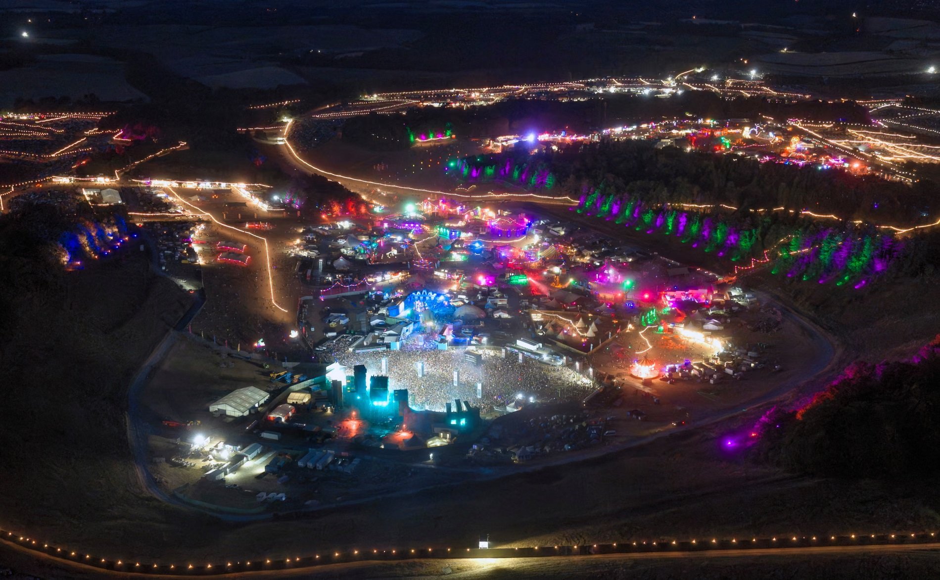 Hampshire, Mbret&euml;ria e Bashkuar

Festivali Boomtown ndri&ccedil;on parkun komb&euml;tar South Downs n&euml; Cheesefoot Head pran&euml;...