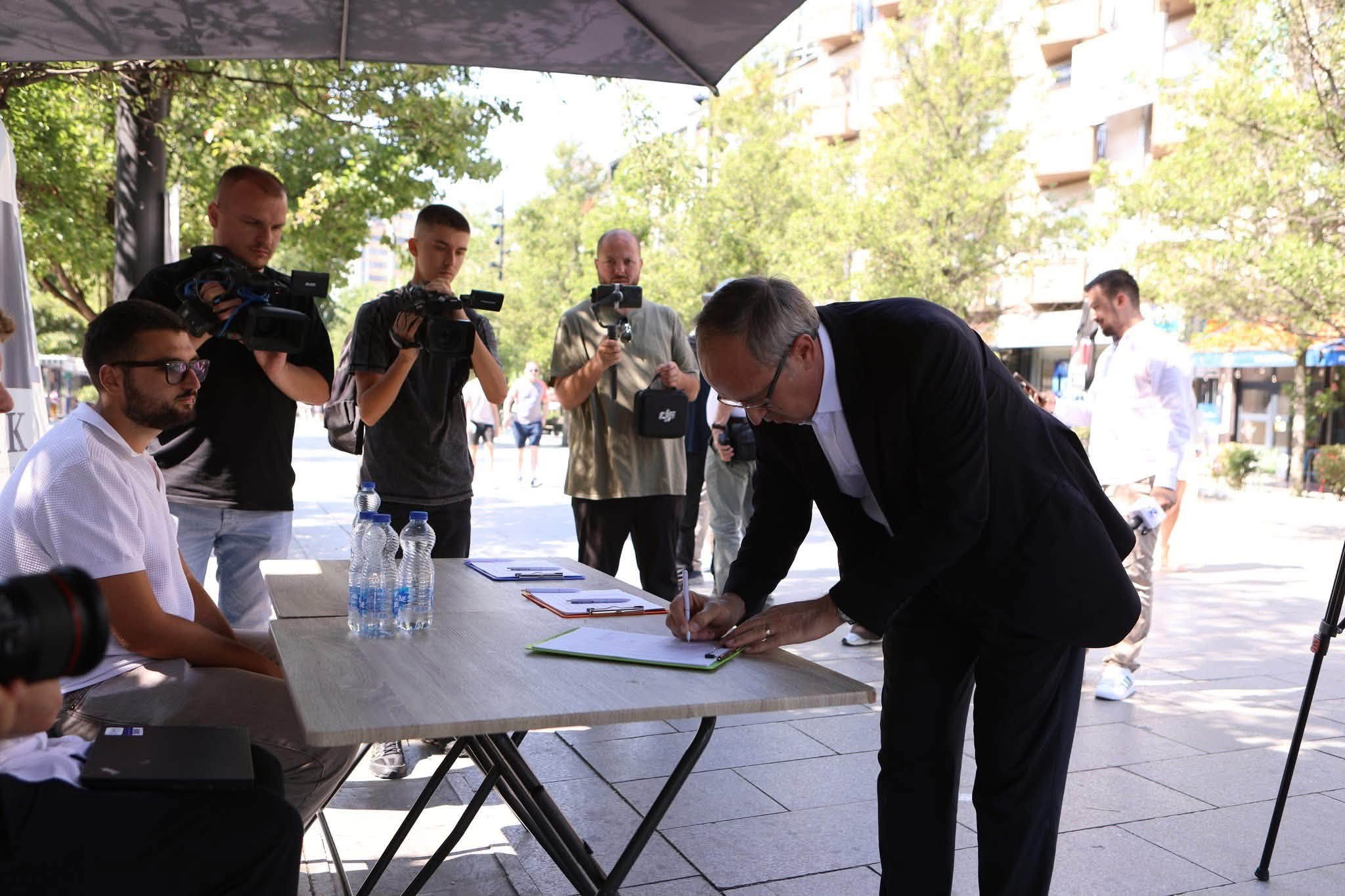 Avdullah Hoti nënshkruan nismën legjislative për ndryshimin e Kodit Penal