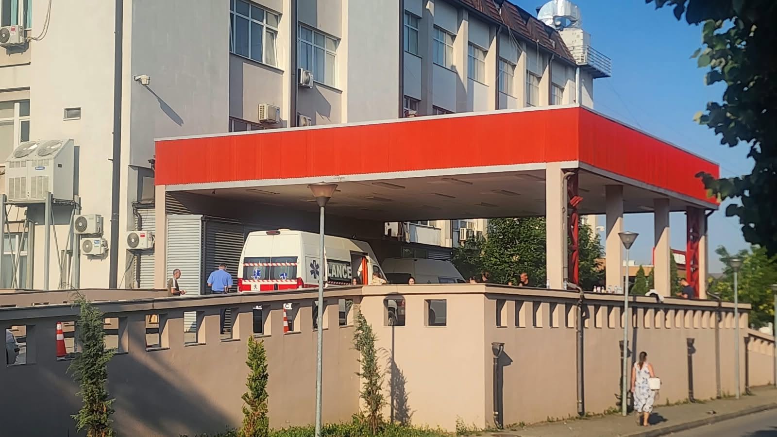 Fundjavë e ngarkuar në QKUK, afro 1 mijë pacientë kërkuan ndihmë