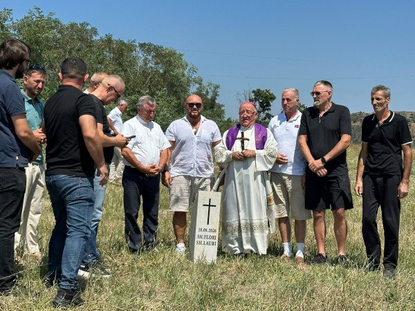 Zogaj i Vushtrrisë do të bëhet me kishë, ceremonia e gurthemelit mblodhi dhjetëra qytetarë