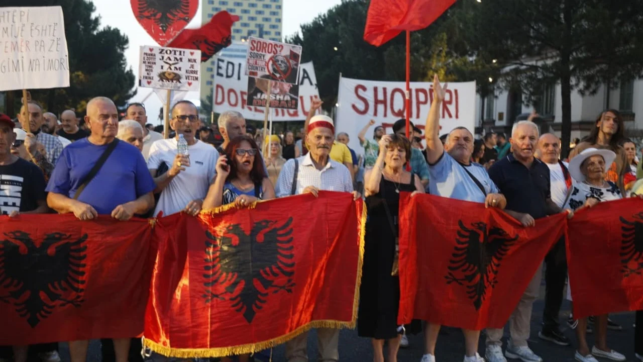 Dita e 79-të e protestës/ Flet tubuesi i përfshirë në incidentin e djeshëm: Policia të marrë masa