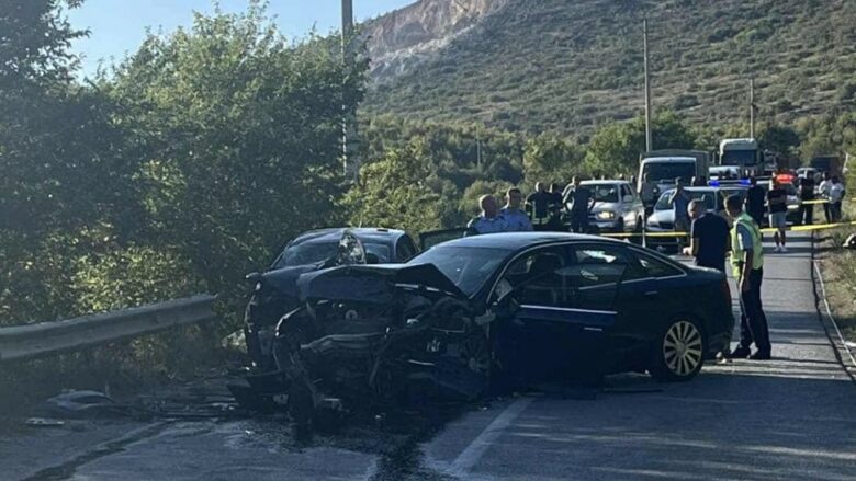 Aksident i rëndë në Malishevë, vetura godet katër automjete dhe policin