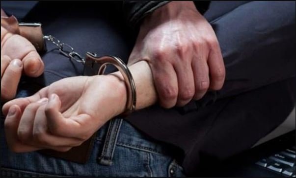 Kapet në Jarinjë i dyshuari për falsifikim dokumentesh, gjatë bastisjes i gjenden 45 fishekë