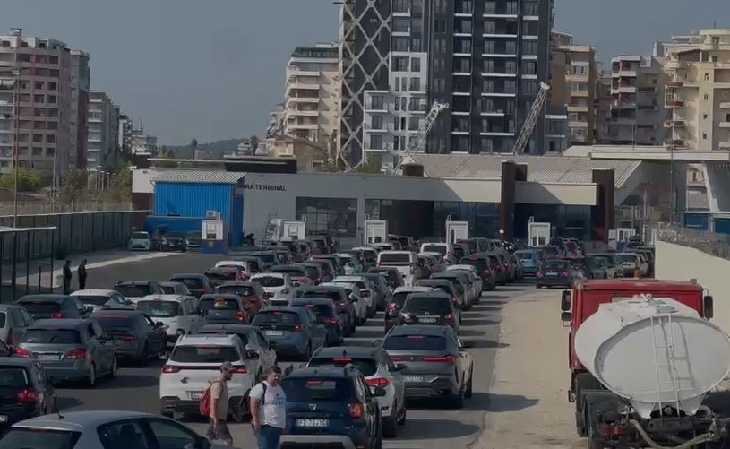 Fluks i lartë në Portin e Vlorës, 1,388 pasagjerë mbërrijnë nga Italia brenda ditës