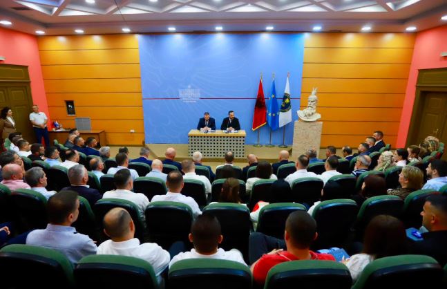 Ministri i Brendshëm thërret në takim drejtuesit vendorë të Policisë së Shtetit! Zbulohet arsyeja