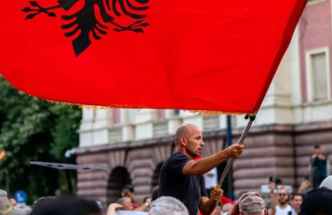 79 ditë protestë në Tiranë/ Pas përplasjes mes protestuesve, thirrje për unitet