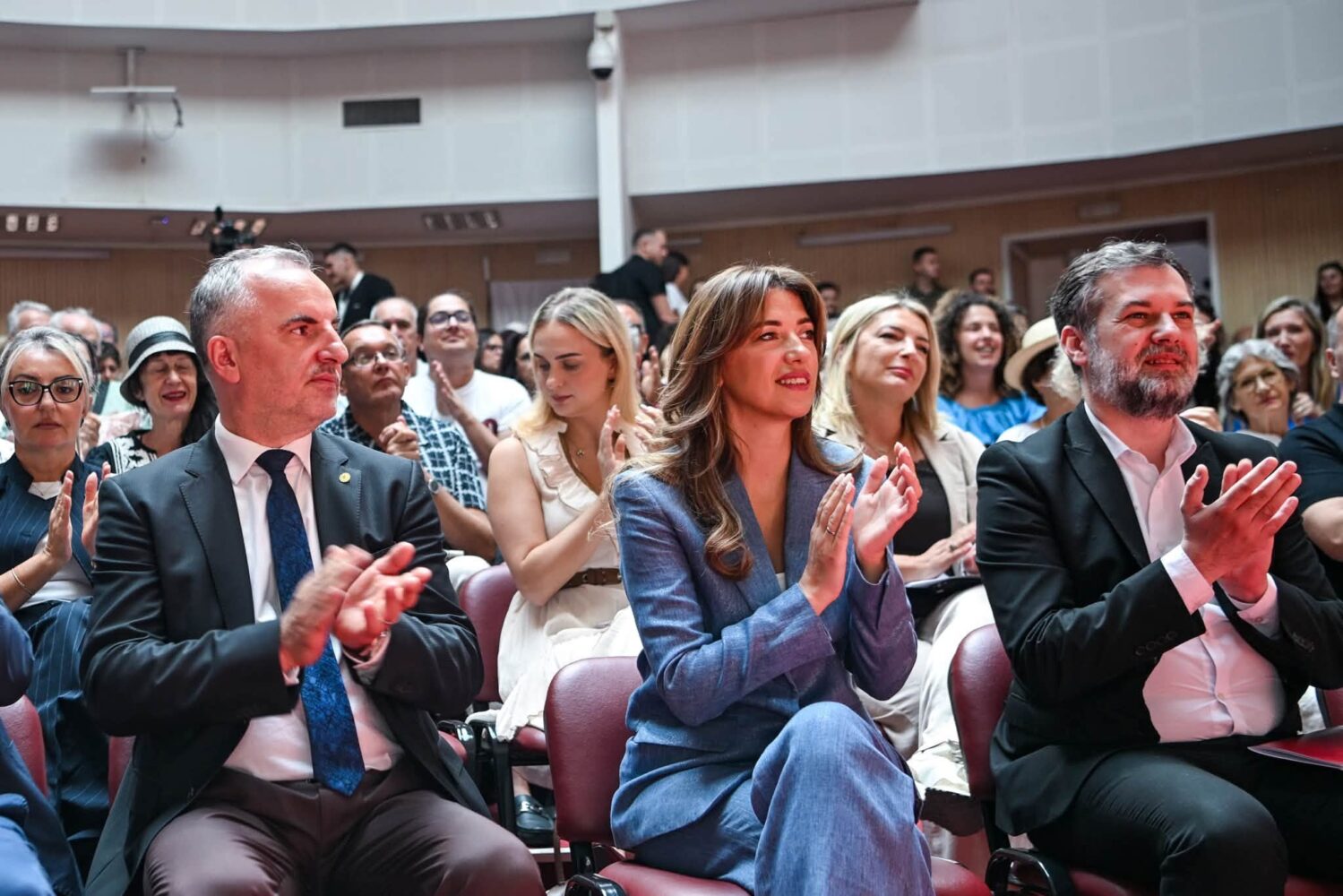 Haxhiu: Shqipja nuk mund të mbetet gjuhë e së kaluarës në një botë që po ndërton të ardhmen me algoritme 