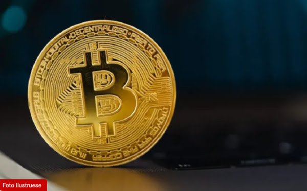 Bitcoin rritet në mbi 64.000 dollarë