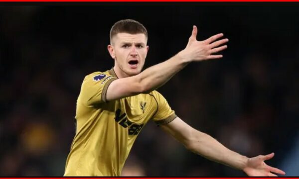 Wharton blen fanellën historike të Steven Gerrard