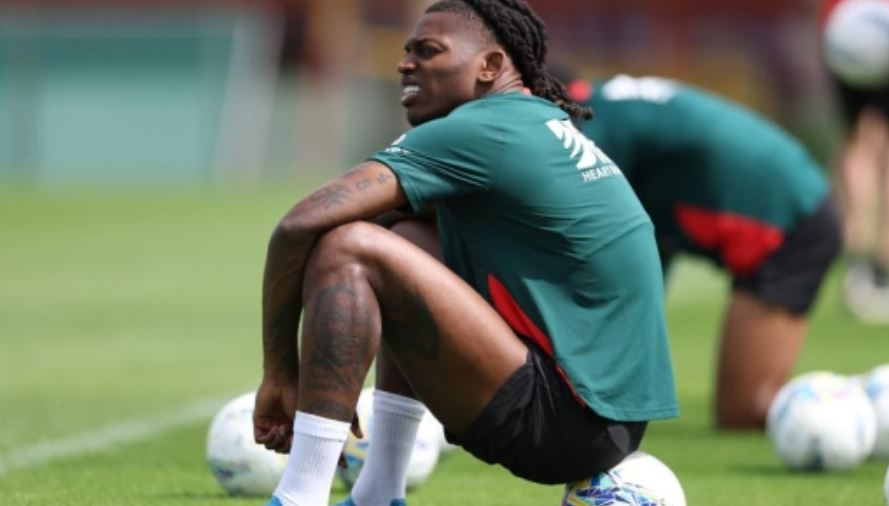 Rafael Leao u ofrohet rivalëve të Milanit