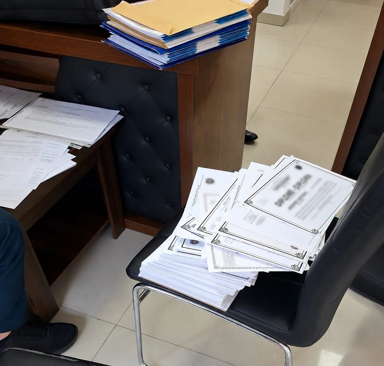 Lëshoi diploma false për gjysmë milioni euro, ky është personi i arrestuar