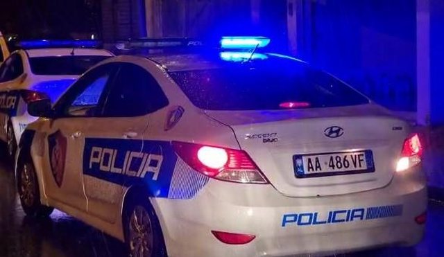 Vrasje në Ksamil, 20-vjeçari francez qëllohet me thikë në shezlongët e plazhit!