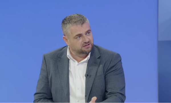 Hoti: Uroj që Kurti e Abdixhiku të arrijnë marrëveshje