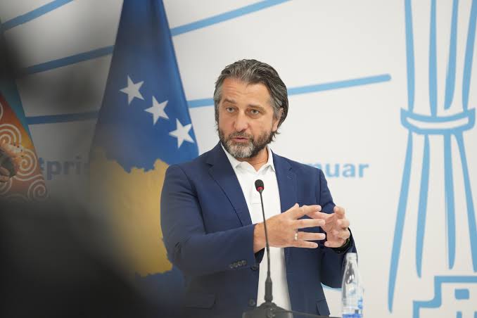 Rexhepi i reagon Ramës: Përparim, komunat kanë nevojë për punë, jo për protesta të orkestruara politike