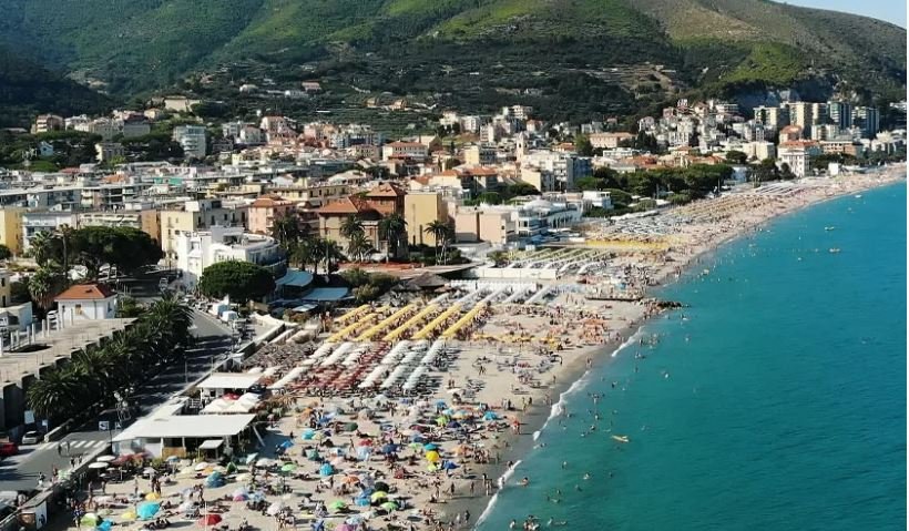 “Luftë e shenjtë” në Itali/ Murgeshat përplasen me bashkinë për plazhin që menaxhojnë prej 80 vitesh