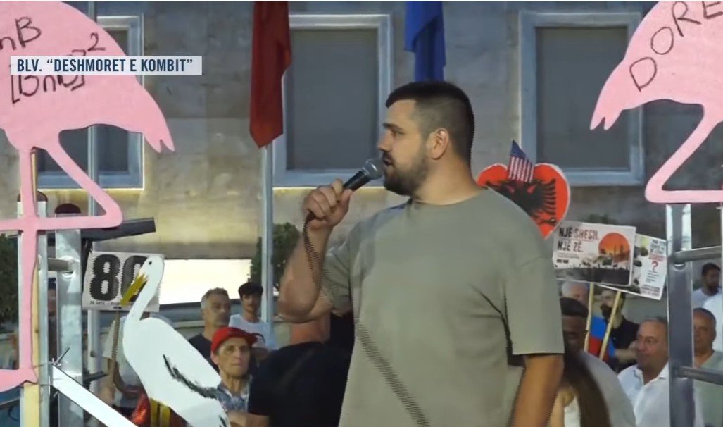 “Fundi i Edi Ramës është i afërt!” – 80 ditë rezistencë, qytetari nga sheshi: SPAK ta arrestojë bashkë me Belindën, janë koka e krimit dhe korrupsionit