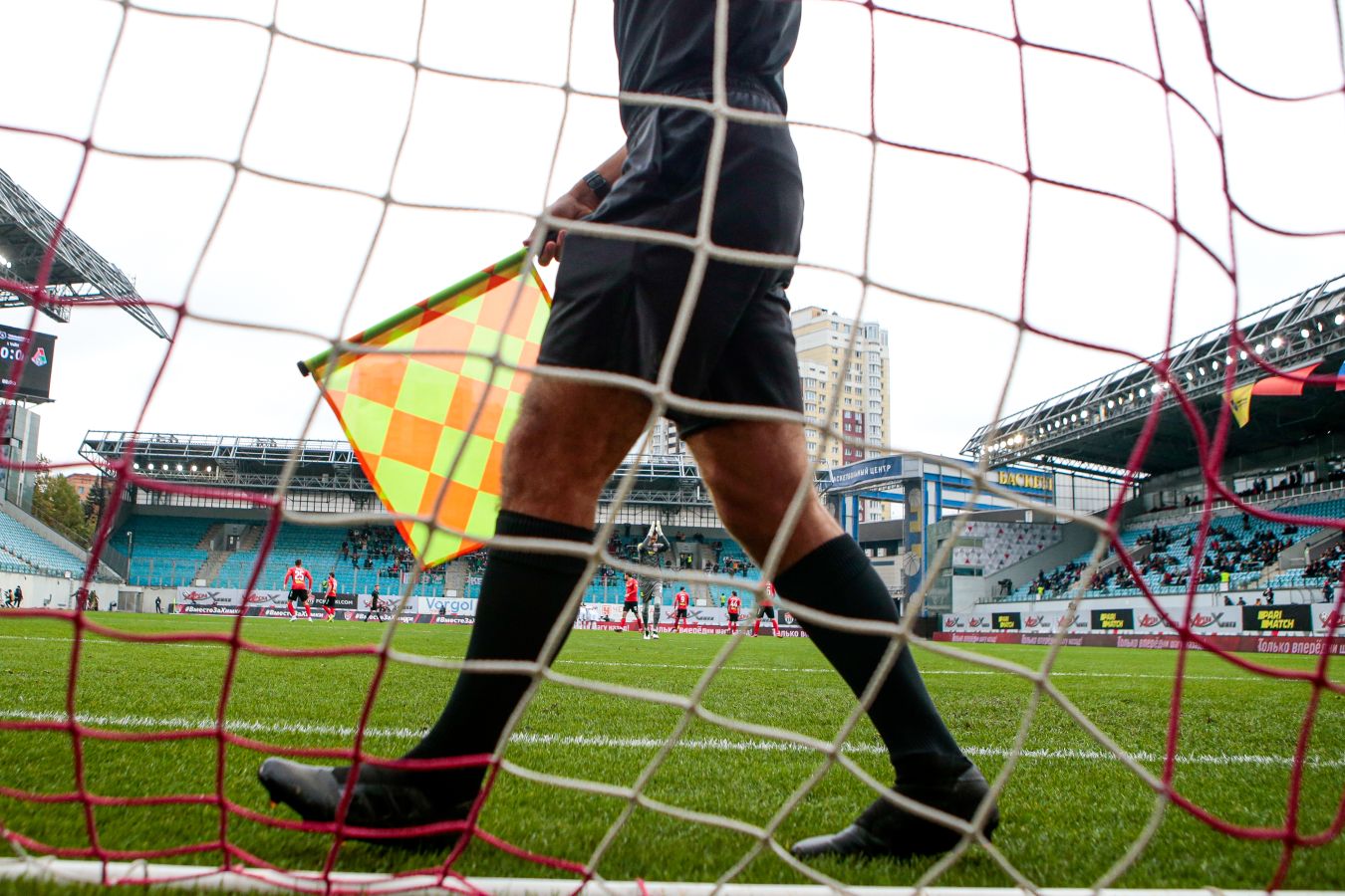 Arbitri francez dënohet me 6 muaj burg