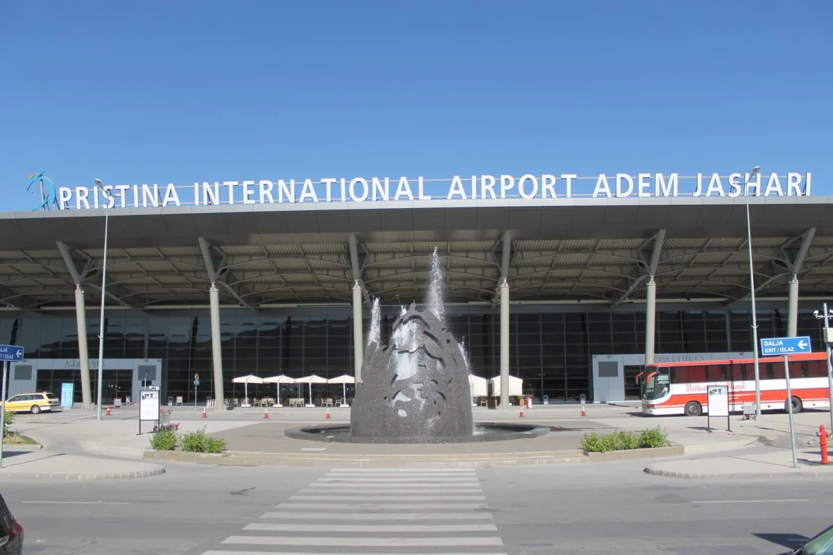 Paraqiti pasaportë belge që nuk ishte e tij, iraniani ndalohet në Aeroportin e Prishtinës 