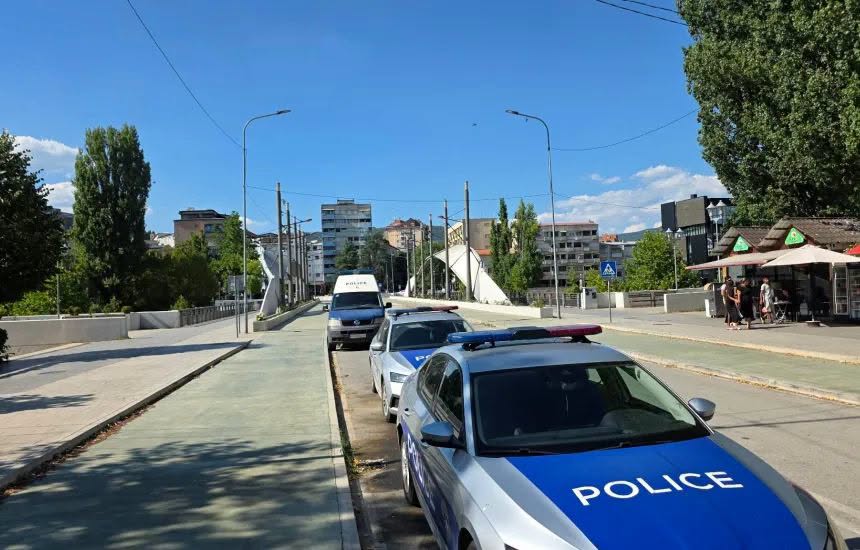 Vuçiqi “urdhëron” NATO-n për urën e Ibrit – analisti i përgjigjet ashpër