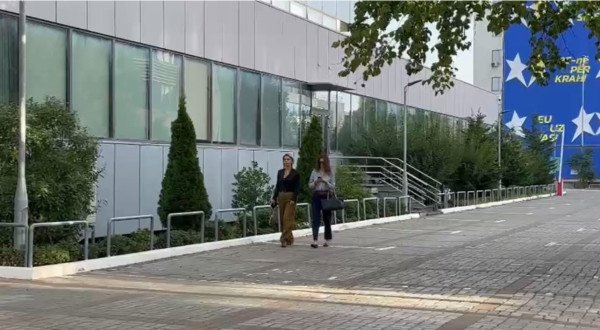 ​PDK-ja vazhdon protestën para Qeverisë
