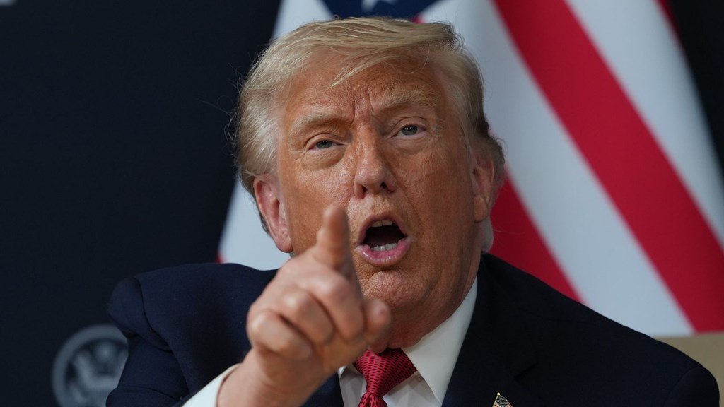 Trump pezullon përkohësisht tarifat ndaj Kanadasë 