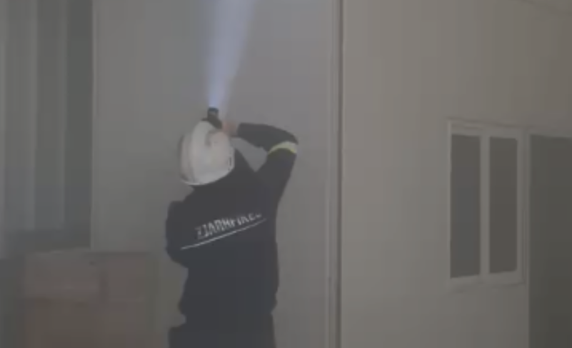 Zjarr në një biznes në Gjirokastër, zjarrfikësit ndërhyjnë për shuarjen e flakëve