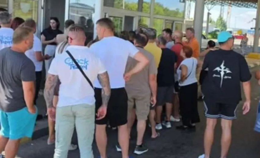 Shtetasit e huaj rreshtohen në Tabanoc për të paguar gjobat,